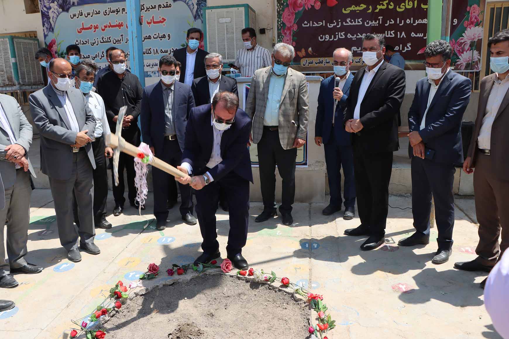 با حضور استاندار فارس ;  افتتاح یک آموزشگاه ۶ کلاسه و اغاز عملیات اجرایی یک آموزشگاه ۱۷ کلاسه در کازرون